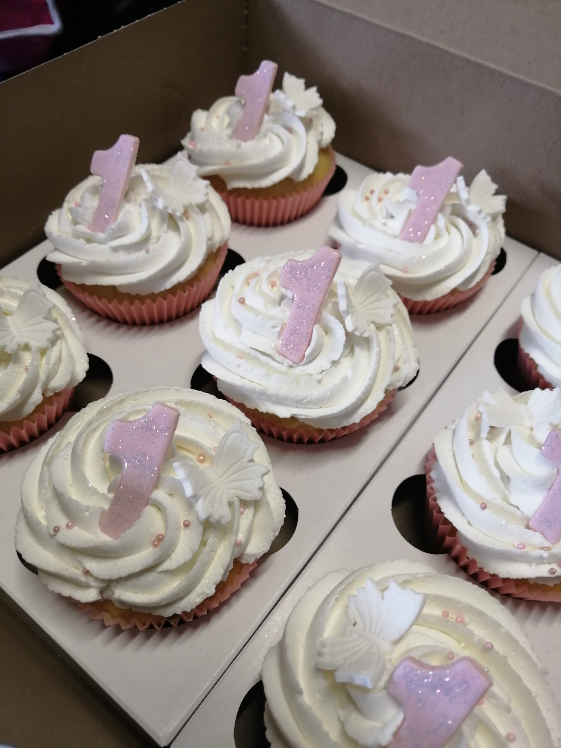 Vanilla Cupcakes - Image 4